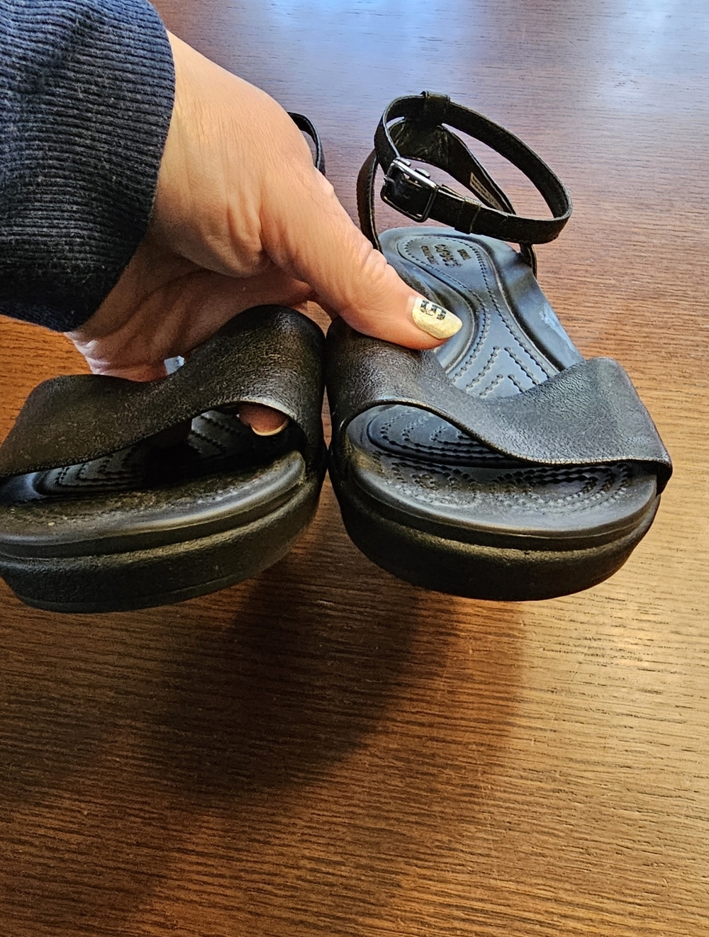 Crocs LeighAnn Black Ankle Strap Wedges Size 8 - Picture 6 of 16